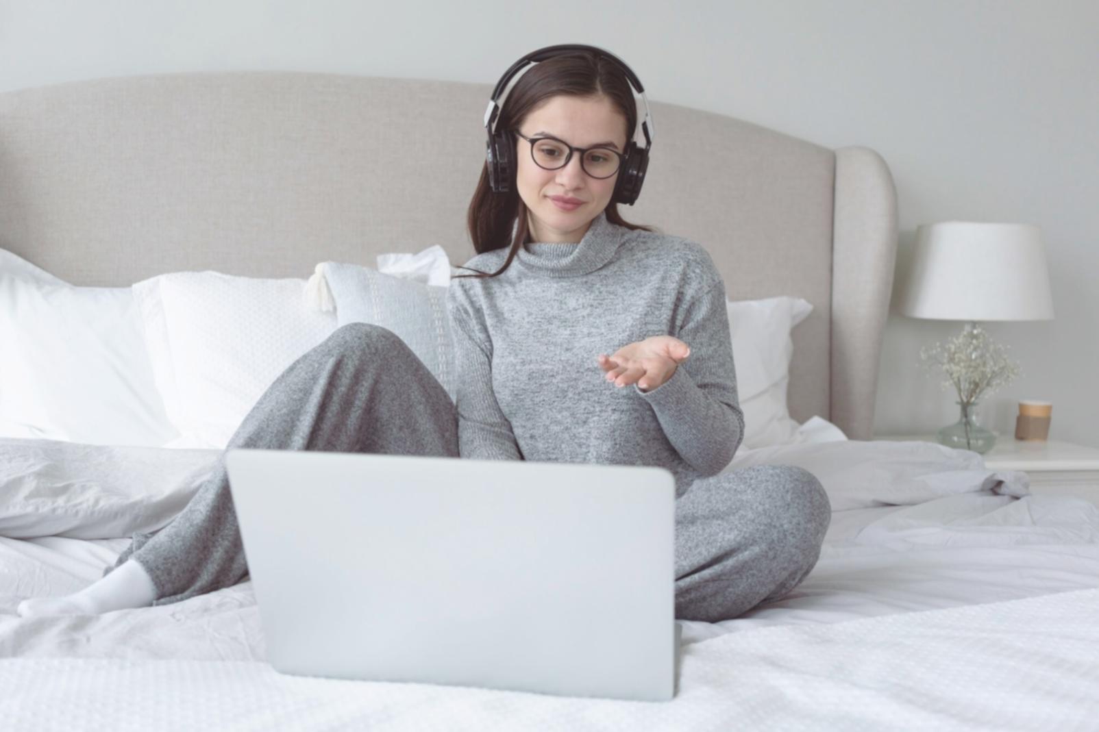 Oficina actual de falyonseriq con tecnología moderna